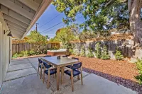 Two Bedroom Home Near Beach (Santa Barbara)