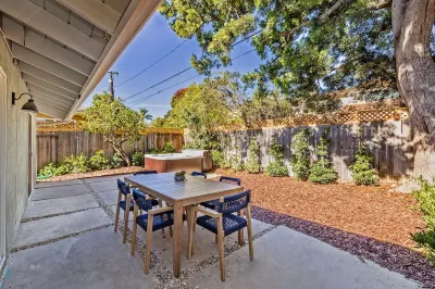 Two Bedroom Home Near Beach (Santa Barbara)