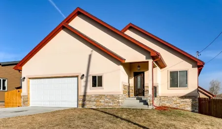 60 Minutes to Ski Country, 15 Minutes to Downtown Denver