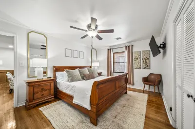 3BR/3BA 1940s Bungalow Near Expo Square. Pet friendly! Expo Square 주변 호텔