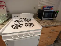 Comfy 2-bedroom apartment with AC, WiFi in Oak Park 奧克帕克酒店