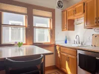 Chic Bay View Getaway - Charming 2-bedroom duplex with WiFi in amazing Milwaukee