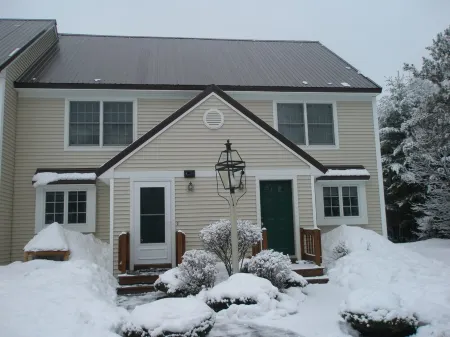 Well appointed Townhouse,great location w/lovely mountain view,pool & tennis,A/C Отели в г. Норт-Конуэй