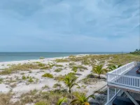 Beach's Edge, On the beach - Beach