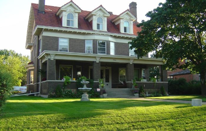 9 Bedroom Historic Summit Mansion With Pool And Hot Tub
