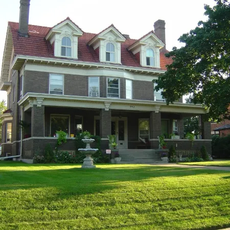 9 Bedroom Historic Summit Mansion With Pool And Hot Tub Отели рядом с достопримечательностью «Музей науки штата Миннесота»