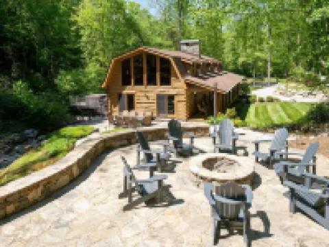 Luxury Mountain Cabin On 320+ Acres Near Asheville, Lake Lure & Hendersonville Hotels in Edneyville