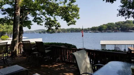 Conveniently Located Lakefront Home - Gorgeous Views - Privacy - Dock In Cove
