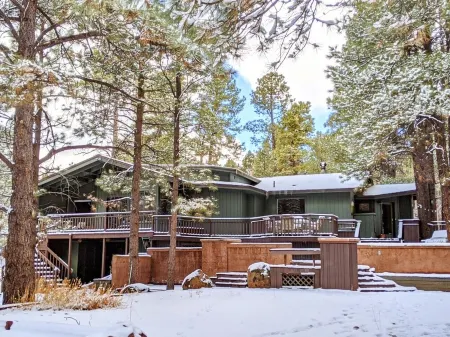 *Peace+Pines Paradise* - Cozy Luxury in the Forest