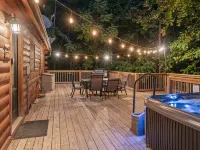 Spectacular Log Cabin Home 45 minutes to Asheville