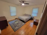 Relaxed, pet-friendly home walkable to Clemson campus, stadiums or downtown. Clemson University: Department of Electrical and Computer Engineering附近的飯店