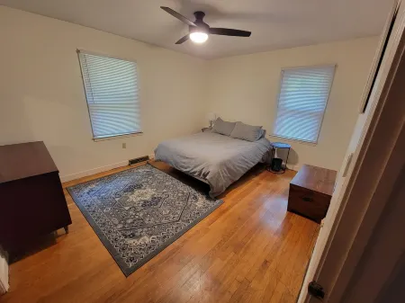 Relaxed, pet-friendly home walkable to Clemson campus, stadiums or downtown. Отели в г. Клемсон