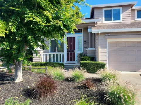 Wine country suburban retreat—minutes to town, wineries, and the coast!