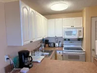 Charming 2-bedroom condo in amazing North Redington Beach with AC, WiFi