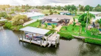 The Palm Tree  Waterfront -  Pool Home - Free Heated pool- Pool Table - kayaks