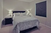 Walk to Caochella, Beautiful home on the golf course, Private pool, Sleeps 10