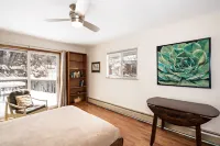 Family Home Across from Rio Grande Trail, Near Downtown and Hot Springs Pools!
