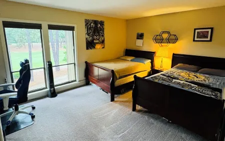 2 Br Condo on resort Property access to members benefits pool/hottub/golf cart