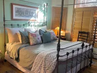Home for 22, Ski Shuttle, Hot Tub, Pool, Dog OK Tennis/Pickleball/Pool Table Hotels in Edwards