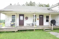"Just an Old Farm House" is a comfortable and cozy country house.
