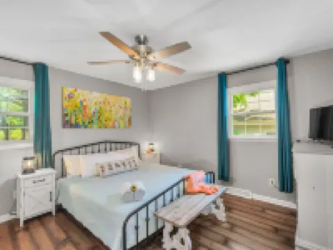 Bright & Cheery Bungalow - Mins to Downtwn Fort Mill Hotels in Fort Mill