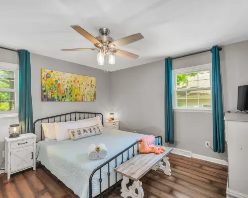 Bright & Cheery Bungalow - Mins to Downtwn Fort Mill Hoteles en Fort Mill