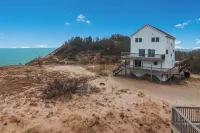 Birch at Lake Bluff Preserve-Spectacular Lake Michigan Views-Sleeps 20 Hotels in Crystal Lake Township