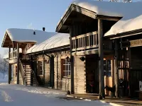 Isokenkäisten Klubi - Wilderness Lodge