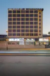 Ambassador Hotel - Dağ Manzaralı