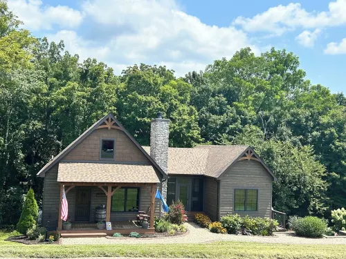 The Retreat at Eagles Landing. Cozy cabin in a beautiful and gated neighborhood,