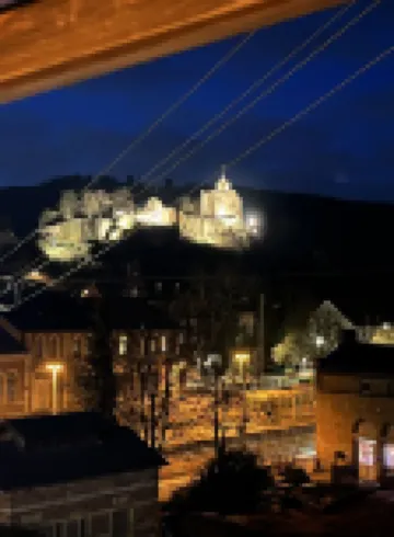 Spacious Apartment over 2 Floors in a Central Location with Castle View, Wallbox