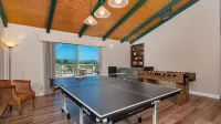Cheerful Escape: Mountain Views, Fully Fenced, Game Room, Firepit, BBQ, & Office
