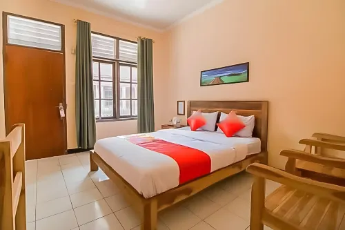 RedDoorz @ Pantai Pelabuhan Ratu 2 Hotels in Cikakak