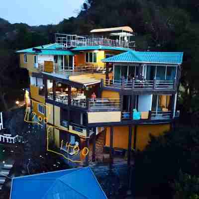 เยลโลว์เฮาส์ เกาะสีชัง Hotel Exterior