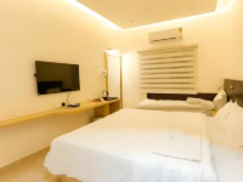 Sri Senthoor Velavan Palace SSV Palace Hotels in Tiruchendur