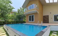 Elegant Waterfront Resort - Private Pools