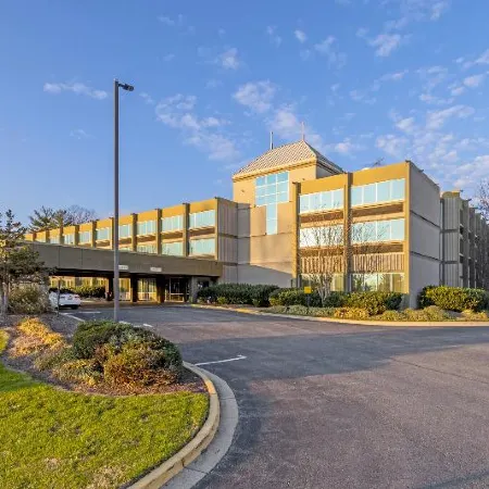 The Rockville Hotel, a Ramada by Wyndham Отели рядом с достопримечательностью «Роквилл Таун сквер»