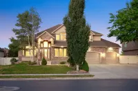 7-bedroom house, Gaming Center, Hot Tub, 35 min from Ski Resorts