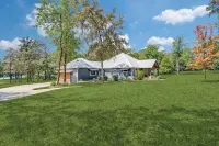 Refined Lake Retreat on Lake Fork in Emory, TX, fishing, kayaking, antiquing Hotels in Rains County