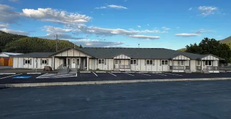 SilverStrike Condos Unit 3 Relaxing Porch, Central Location, Washer/Dryer. Отели в г. Келлогг