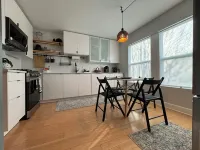 LiveWorkPlaynearTruistPark- privacy,  updated kitchen, fast Wi-Fi & YouTubeTv