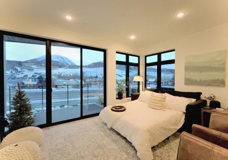 Penthouse with Private Hot Tub and Great Views