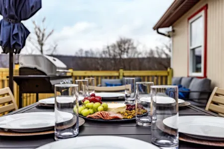 Secluded WV Retreat Hot Tub, Fire Pit & Kayaks