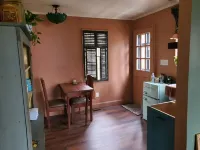 Private Romantic Bungalow for Artists & Writers, 7 Mins to Downtown Richmond,