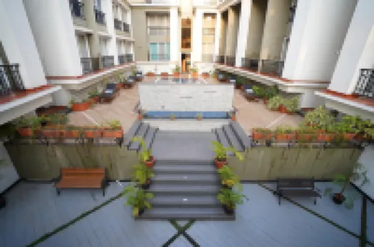 Bellagio Rezidencia 1 BHK Service Apartments โรงแรมใน