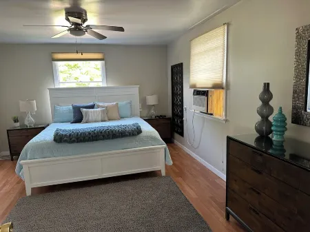 Located in the heart of Downtown Saugatuck Отели в г. Сотак