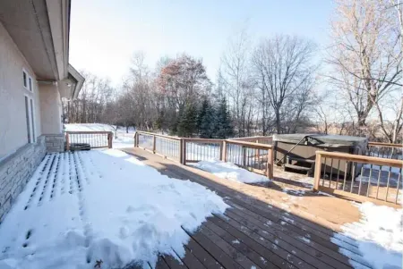 Secluded Spa-cious Retreat 11+3 Отели в г. Блейн