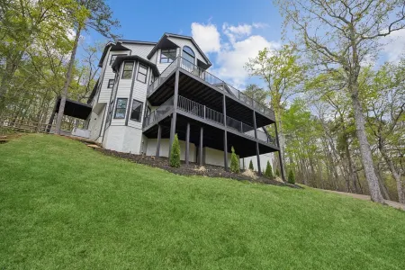 Dream Home in Jasper – 5 bedroom Stunner with Space & Style