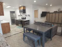 City Center Flat! Downtown Hurricane on State Street! Charming 2 bed w/ kitchen!