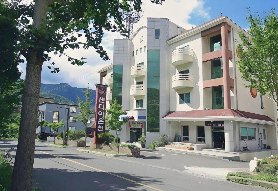 3. 샌디아온천..